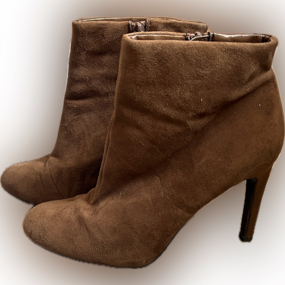 Stiletto heel booties brown suede